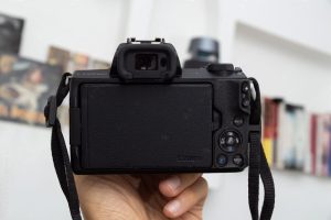How to put on a camera strap